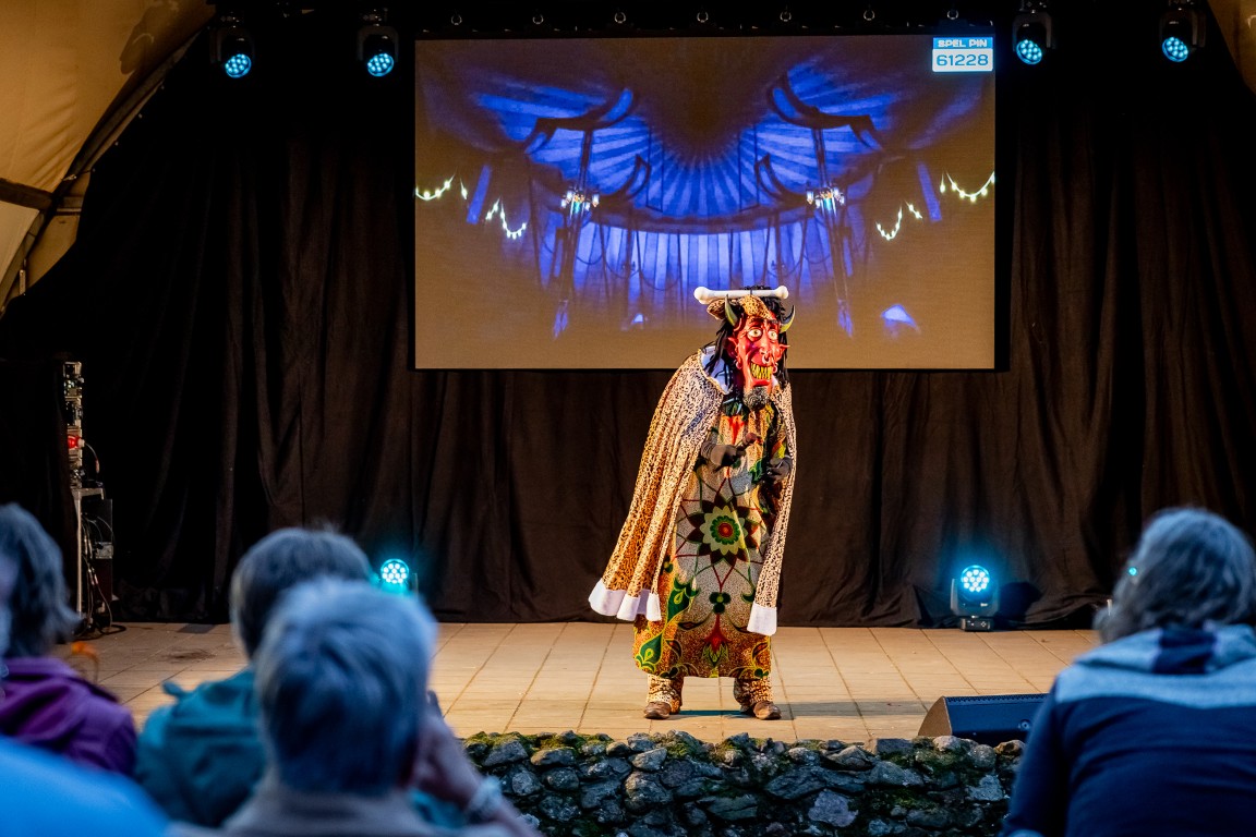 Grambarger Masked Singers via livestream!
