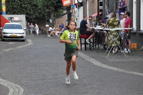 1-km-meisjes-9-t-m-11-jaar-38