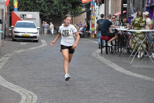 1-km-meisjes-9-t-m-11-jaar-39