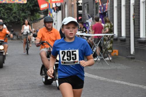 1-km-meisjes-9-t-m-11-jaar-40