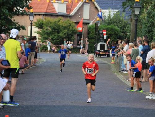 1-km-meisjes-9-t-m-11-jaar-50