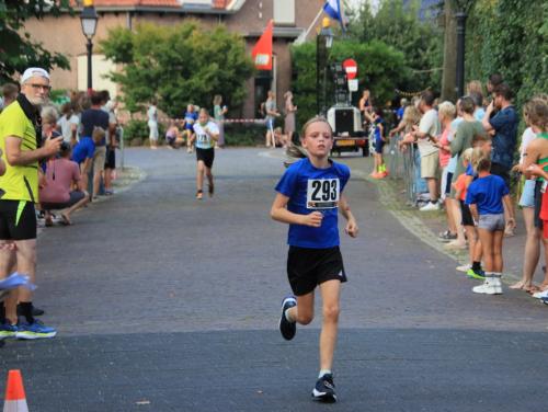 1-km-meisjes-9-t-m-11-jaar-51