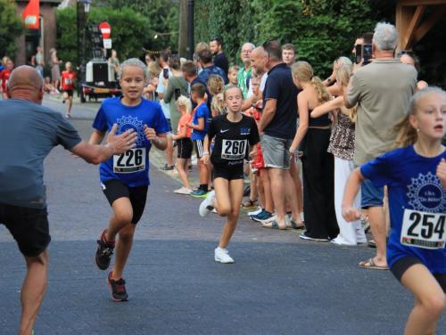 1-km-meisjes-9-t-m-11-jaar-54