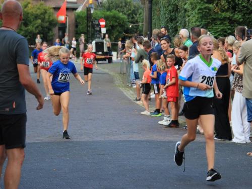 1-km-meisjes-9-t-m-11-jaar-55