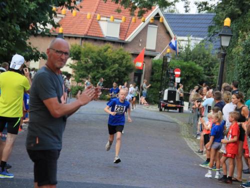 1-km-meisjes-9-t-m-11-jaar-56