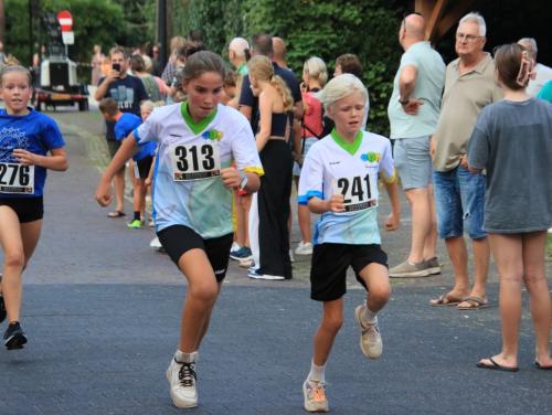 1-km-meisjes-9-t-m-11-jaar-57
