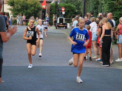 1-km-meisjes-9-t-m-11-jaar-58