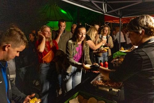 The-masked-singer-210-van-211